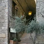 Properzio Hotel 2*