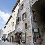 Hotel Properzio 2*