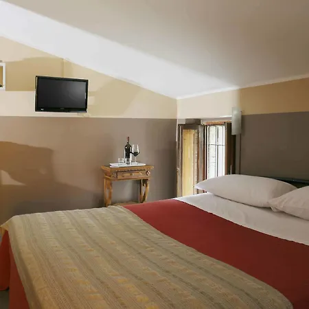 Hotel Properzio 2*