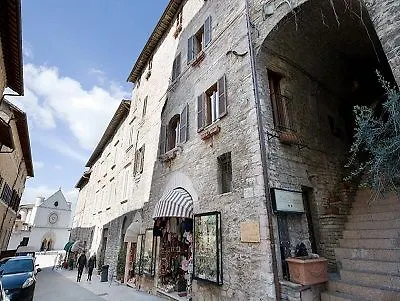 Hotel Properzio 2*