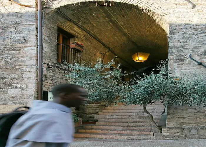 Properzio Отель