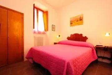 Hotel Properzio 2*